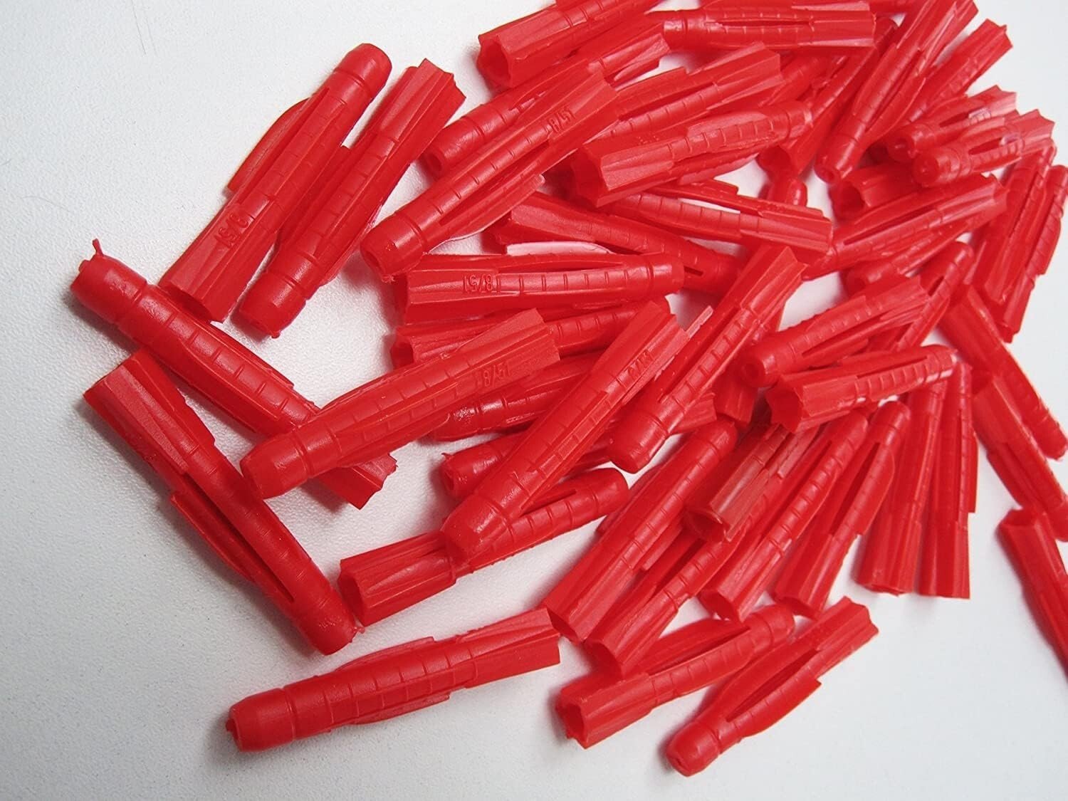 100 Pack of Wall Plug Plastic Expansion Wall Fixings Fischer Raw Plugs 6mm RED